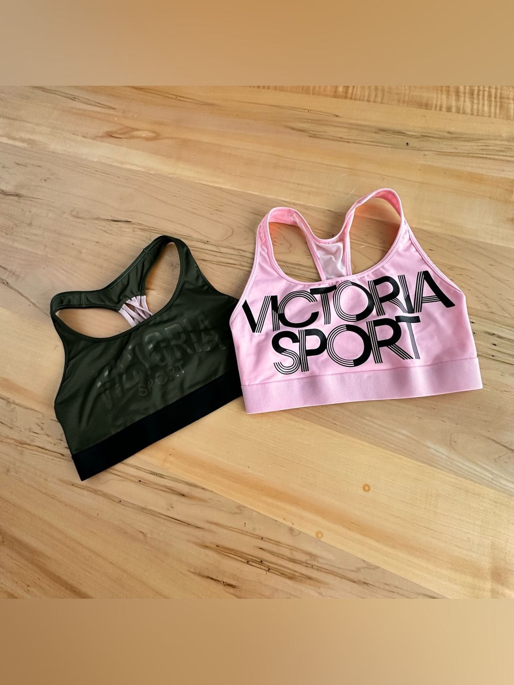 NWOT VS sports bras S